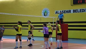 Alaşehir'in Sarı Melekleri 3'te 3 yaptı!