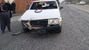 Alaşehir'de Otomobil ile Motosiklet Çarpıştı