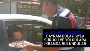 Alaşehir Jandarma Sürücülere Bayram Şekeri İkram Etti