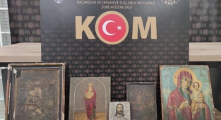 Manisa'da inşaat malzemeleri arasından tarihi eserler ele geçirildi