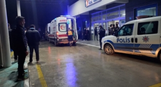 Salihli'de berber dükkanına silahlı saldırı : 1'i Ağır 2 kişi yaralandı