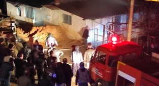 Demirci'de ev yangını