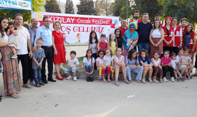 Alaşehir'de Kızılay gönüllüleri çocuk festivali düzenledi